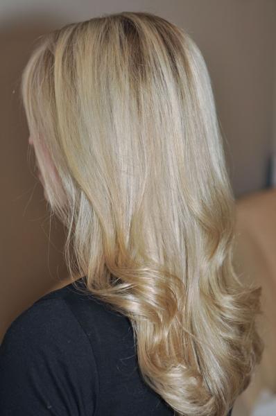 Beige hair highlights