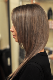 Greyish pearl hair colour