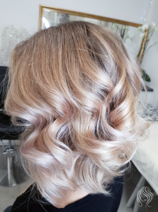 Hair highlights in pearl shade